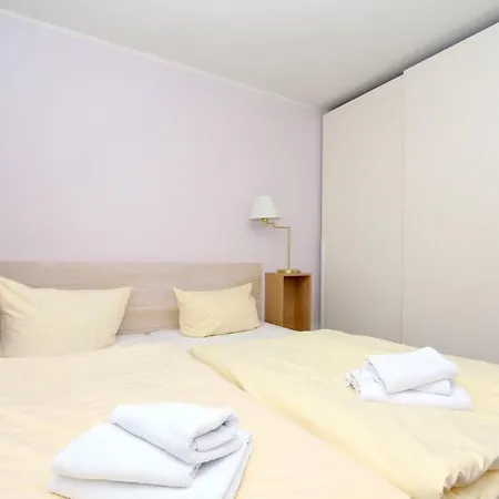 Strandnahe Mit Terrasse, Gratis Nutzung Vom Ahoi Erlebnisbad Und Sauna In Sellin - Rex Rugia 28-1 Lobbe