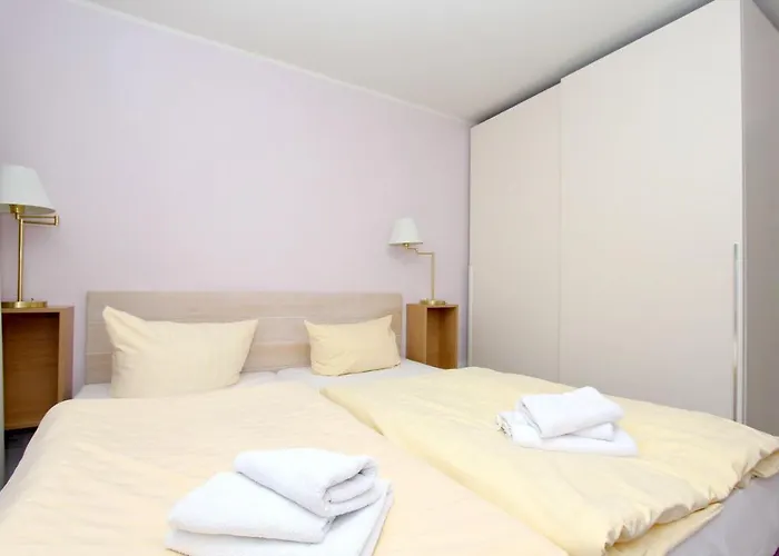 Strandnahe Mit Terrasse, Gratis Nutzung Vom Ahoi Erlebnisbad Und Sauna In Sellin - Rex Rugia 28-1 Лоббе